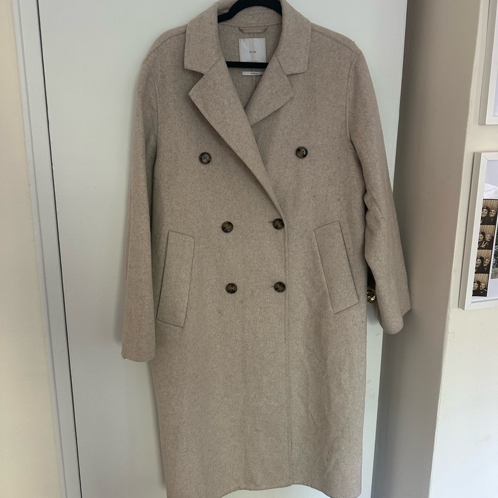 Elegant Beige Double-Breasted Women's Trench Coat Mango